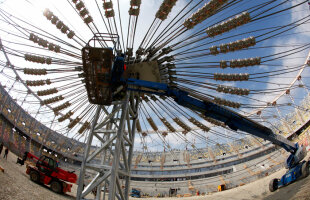 SUPER FOTO / Se ridică acoperişul de 20 de milioane de euro al stadionului "Naţional Arena"