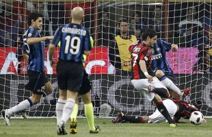 AC Milan a învins Inter cu 3-0 » Chivu a fost eliminat în minutul 54