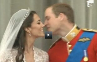 VIDEO / Cel mai aşteptat moment al nunţii regale » Sărutul dintre Prinţul William şi Kate