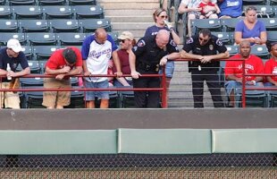 VIDEO Un fan al baseballului a murit încercînd să prindă o minge