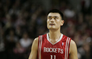 Este oficial: uriaşul Yao Ming se retrage!