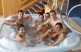 FOTO EXCLUSIV Spania U19 » Ieri au predat tiki-taka, astăzi s-au relaxat la piscină