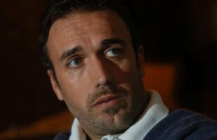 Calvarul lui Batistuta » "Are genunchii distruşi şi nu poate sta în picioare mai mult de o jumătate de oră!" :S