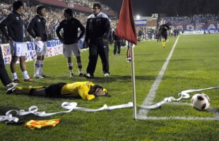 FOTO & VIDEO Meci întrerupt în America de Sud după ce arbitrul a fost luat la ţintă de spectatori