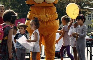 Caravana Garfield ajunge la Piteşti