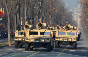 FOTO Peste 25.000 de oameni au fost prezenţi la paradă! Vezi imagini