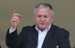 Porumboiu: "Am spus că nu-l vreau pe Vidan, de ce l-ai delegat?" » Crăciunescu: "Nu mă aşteptam la asemenea reacţii de la tine"