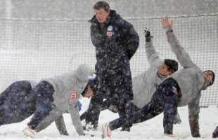 FOTO S-a instaurat ”Ottocraţia”» Rehhagel face la Hertha instrucţie prin nămeţi