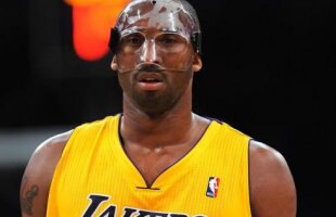 VIDEO Nimic nu-l opreşte! Kobe Bryant irezistibil chiar şi cu mască