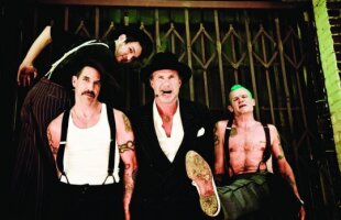 Concertul Red Hot Chili Peppers umple Naţional Arena » Sold out la categoria "gazon"!