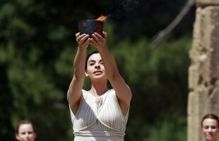 JO 2012: Flacăra olimpică a fost aprinsă cu ajutorul razelor solare, în antica Olympia