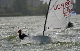 Lumile lor plutitoare » Doi tineri sportivi impresioneză în yachting