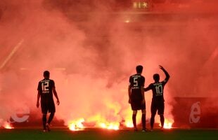 FOTO şi VIDEO Meciul Fortuna-Hertha întrerupt de două ori din cauza incidentelor. Gazdele au promovat în Bundesliga