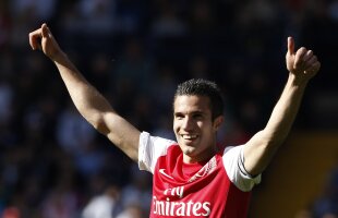 Juventus schimbă atacul: vrea tripleta Van Persie-Higuain-Suarez