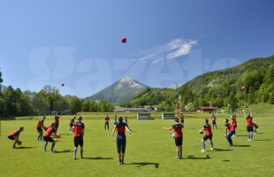 FOTO Baloane spre cer » Preparatorul german le dă mari bătăi de cap steliştilor