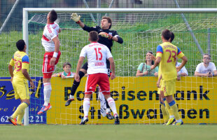 Apărarea e praf! » Steaua a scăpat uşor după amicalul cu Red Bull Salzburg, scor 2-3