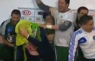 VIDEO Scolari a păţit-o rău după ce a cîştigat Cupa cu Palmeiras ;)