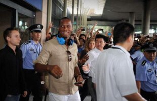 VIDEO şi FOTO » Nebunie la sosirea lui Drogba în China! Cum a fost întîmpinat ivorianul