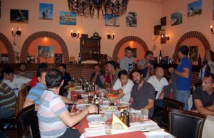 VIDEO Fotbal nebun cu bere şi paella » Cum s-a văzut El Clasico într-un restaurant din Bucureşti plin de madrileni