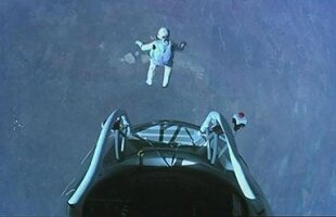 VIDEO Baumgartner, omul supersonic! A sărit de la 39.000 de metri: "Acolo sus este o lume diferită. Credeam că-mi voi pierde cunoştinţa"