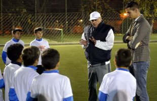 Marcel Puşcaş i-a antrenat pentru o seară pe copiii pregătiţi de Dan Chilom şi susţinuţi de Gazeta Sporturilor: "Nu vă dezlipiţi de minge!"