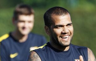 VIDEO Dani Alves urmează trend-ul lui Messi » Brazilianul militează împotriva cancerului mamar