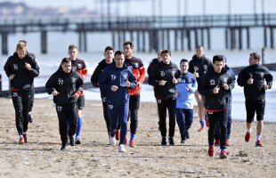 FOTO Copacabana nemţească :) Steaua s-a antrenat pe plajă în Antalya, sub comanda lui Thomas Neubert