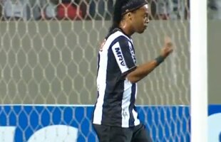 VIDEO O nouă ”magie” braziliană » Cum s-a folosit Ronaldinho de ”trucul cu apa” pentru a se demarca :D