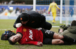 VIDEO Un cameraman era să-l accidenteze pe Van Persie!