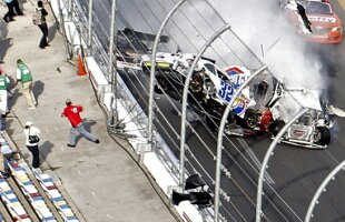 VIDEO+FOTO Accident monstruos în Nascar » 28 de fani au ajuns la spital