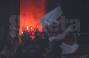 FOTO Metodă ingenioasă a fanilor rapidişti! Pentru a evita suspendarea în derby-ul cu Steaua, au aprins torţe dintr-un bloc!