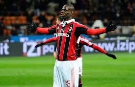 Încă o nebunie marca Balotelli » A fost prins fumînd în trenul spre Florenţa