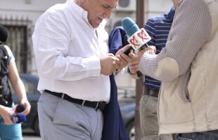 Schimb de replici între Giovanni şi un jurnalist: "Ochelaristule, dacă-ţi schimbi sexul o să fac un băiat cu tine"