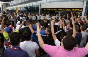 VIDEO Steaua a fost aşteptată aseară de ultraşi la revenirea din cantonament: "În ciuda cîinilor, Liga Campionilor!"