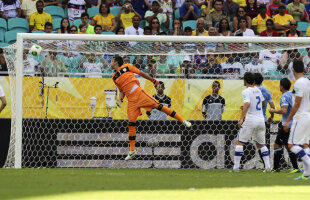 VIDEO Squadra de bronz » Buffon a fost îngerul Italiei în finala mică: Trupa lui Prandelli s-a impus la penalty-uri cu Uruguay