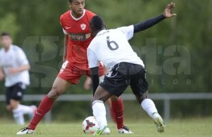 VIDEO şi FOTO Victorie categorică în primul amical din Anglia, Dinamo - Livingston 3-0. Supergol Joel Thomas!