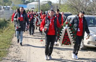 FOTO Dinamo a scos eşarfe speciale, în amintirea lui Hîldan şi a lui Cozma