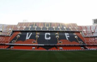 FOTO Valencia şi-a modernizat arena » Un liliac imens a pus stăpînire pe stadionul Mestalla