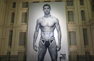 Un afiş uriaş cu Ronaldo în lenjerie intimă tronează în faţa Palatului Cibeles