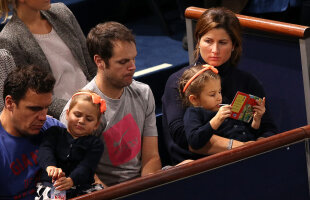 FOTO Gemenele lui Federer sînt adorabile » Micuţele au făcut show în timpul unui meci al tatălui lor la Paris