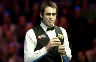 Ronnie O'Sullivan se ţine de poante » Cum încearcă să facă bani pentru Crăciun :D