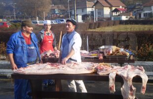 FOTO A lăsat fotbalul pentru festival :) » Cristi Pustai, sufletul unei petreceri cu mîncare şi muzică folk