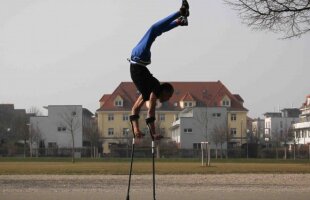 FOTO & VIDEO » Un etiopian este cea mai rapidă persoană cu dizabilităţi la "alergatul" în mîini pe cîrje!