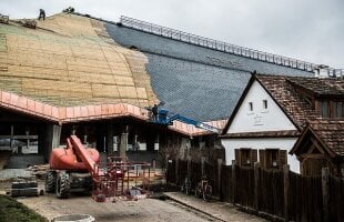 "Catedrala" premierului » Şeful Guvernului maghiar construieşte un stadion de 17 milioane de dolari în satul său, Felcsut