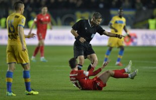 3 penalty-uri. Toate corecte! » Radu Petrescu a condus impecabil semifinala ”UEFA Youth League” Real - Benfica, 0-4