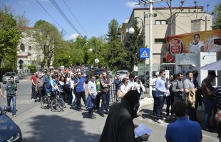 Coadă din prima zi » Spectatorii dornici să vadă meciurile de la BRD Năstase-Ţiriac Trophy au format o coadă de zeci de metri