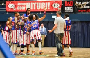 GALERIE FOTO Baschetbaliştii de la Harlem Globetrotters au făcut un spectacol plin de surprize la Polivalentă!