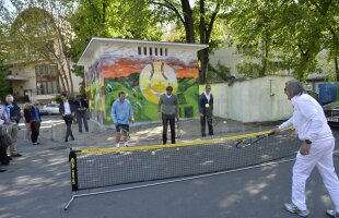 GALERIE FOTO Tenis în stradă » Ivanisevici, Pioline, Năstase şi Pavel au jucat pe-o stradă din Cotroceni!