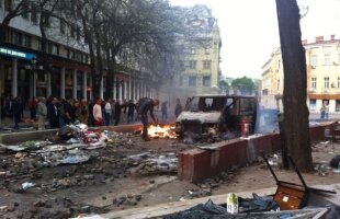 VIDEO + FOTO 42 de morţi la un marş al fanilor în Ucraina »  Primele imagini de la luptele de stradă