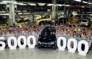 FOTO În urmă cu două zile s-a produs maşina 5.000.000 la fabrica Dacia de la Mioveni!